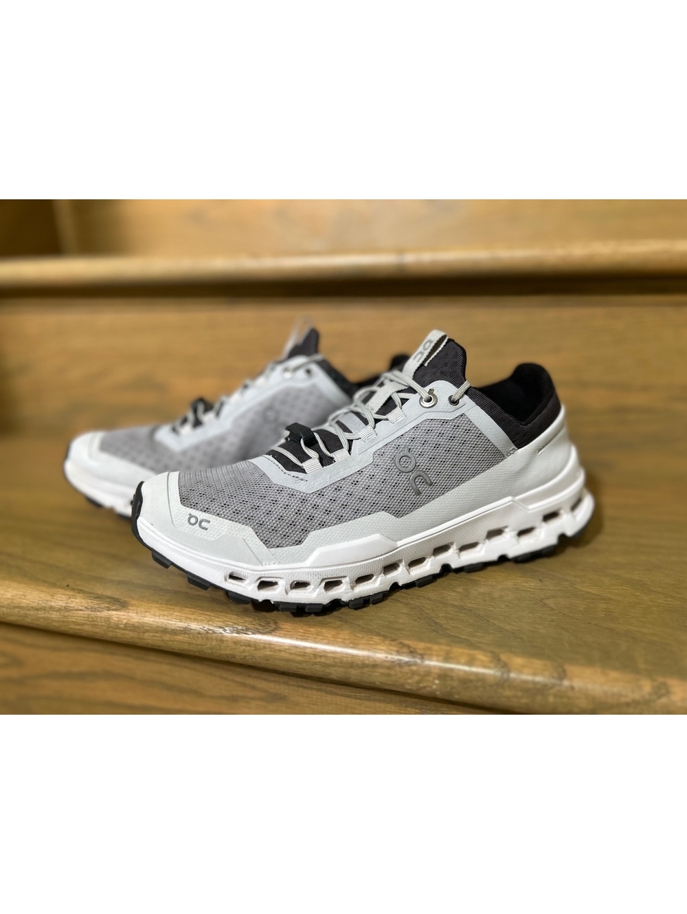 On Cloudstratus Men's Running Shoes Gray and White Size 11
